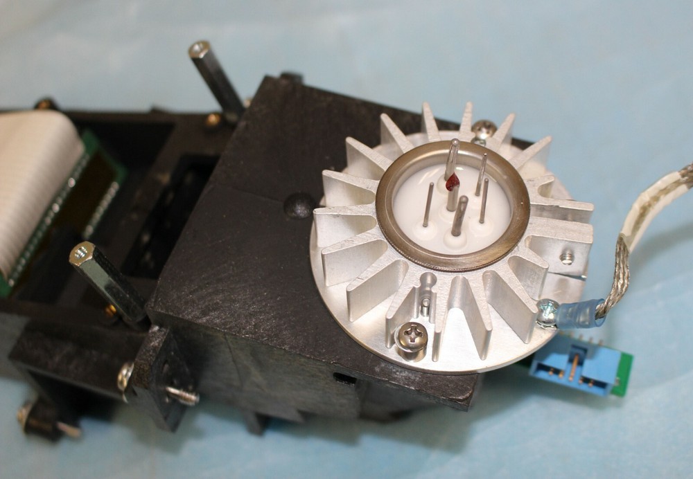 Headwall Head Wall Photonics 1002A-00133 with light source