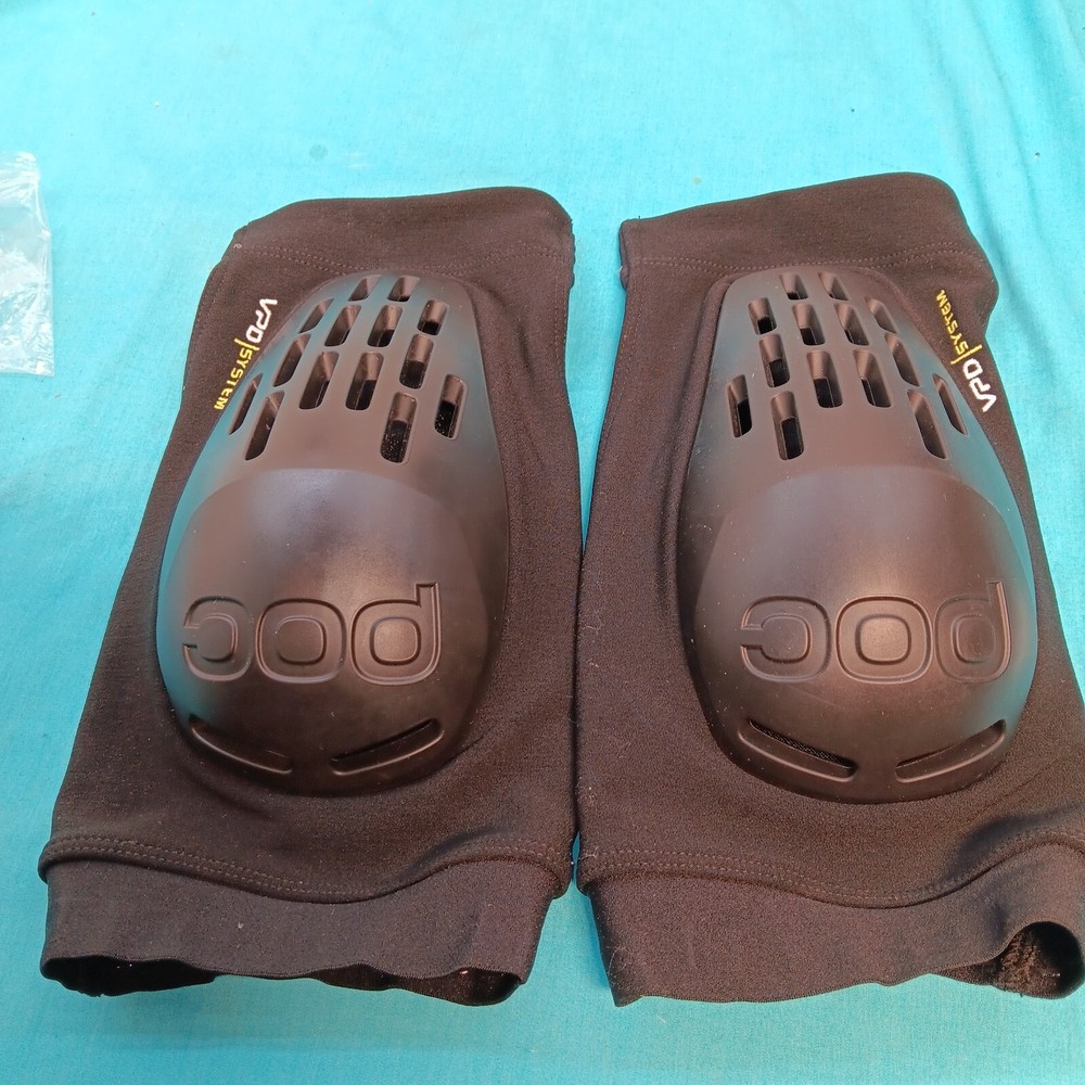 POC VPD System Lite Knee Guards (Uranium Black) Size small Damaged Box
