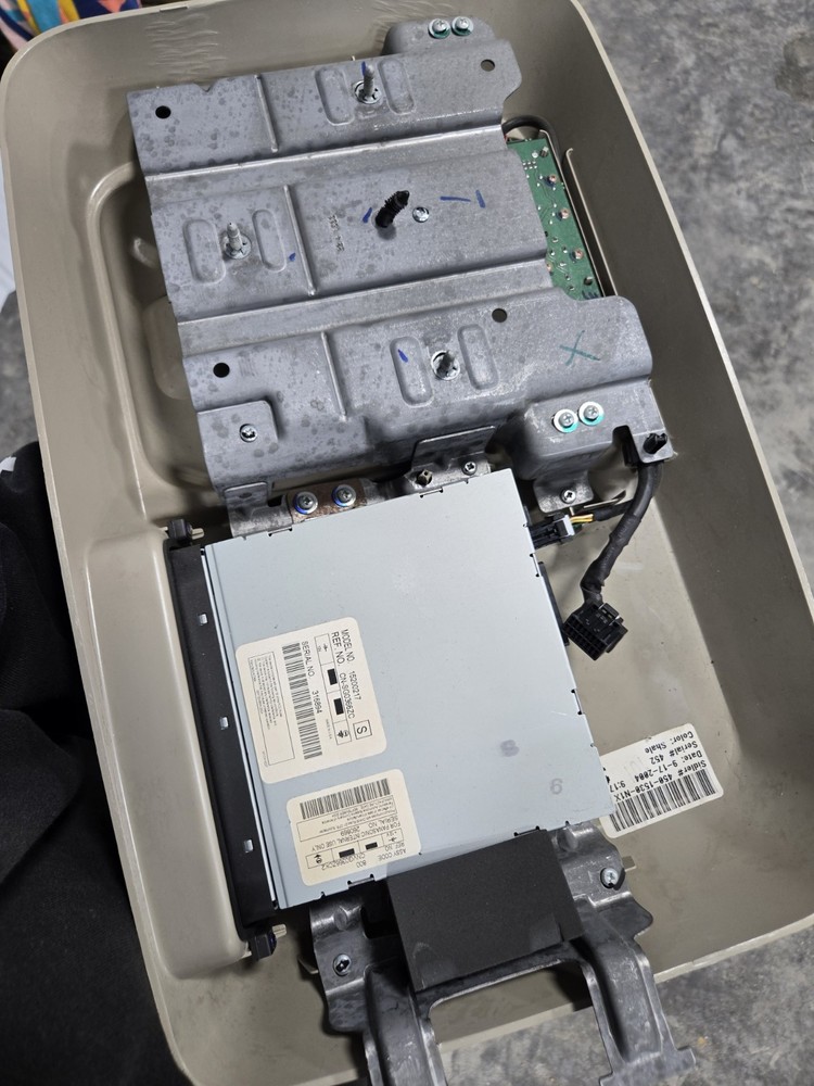2006 Yukon Rear DVD Player