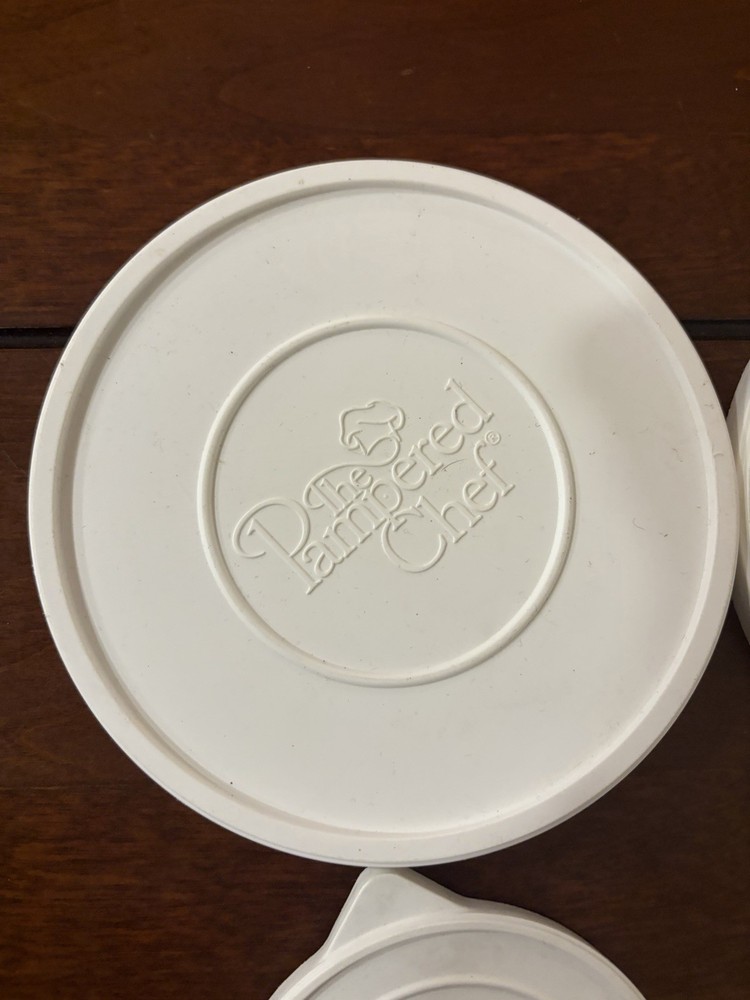 Pampered Chef Replacement WHTITE PLASTIC LIDS sizes 3"-5" *