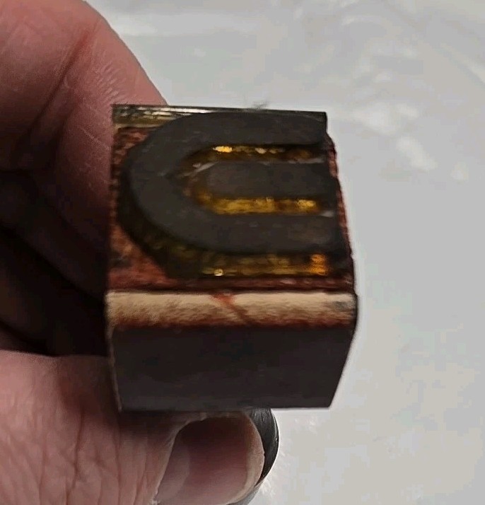 Vintage Rubber Stamp Wood Handle "E" Or "U"