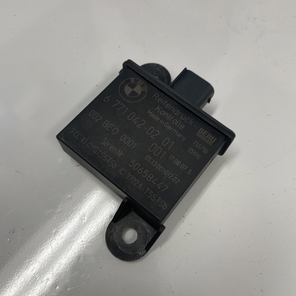 2008 BMW 328i E92 OEM TPMS Tire Pressure Sensor Receiver Module 6771042 E90 E93