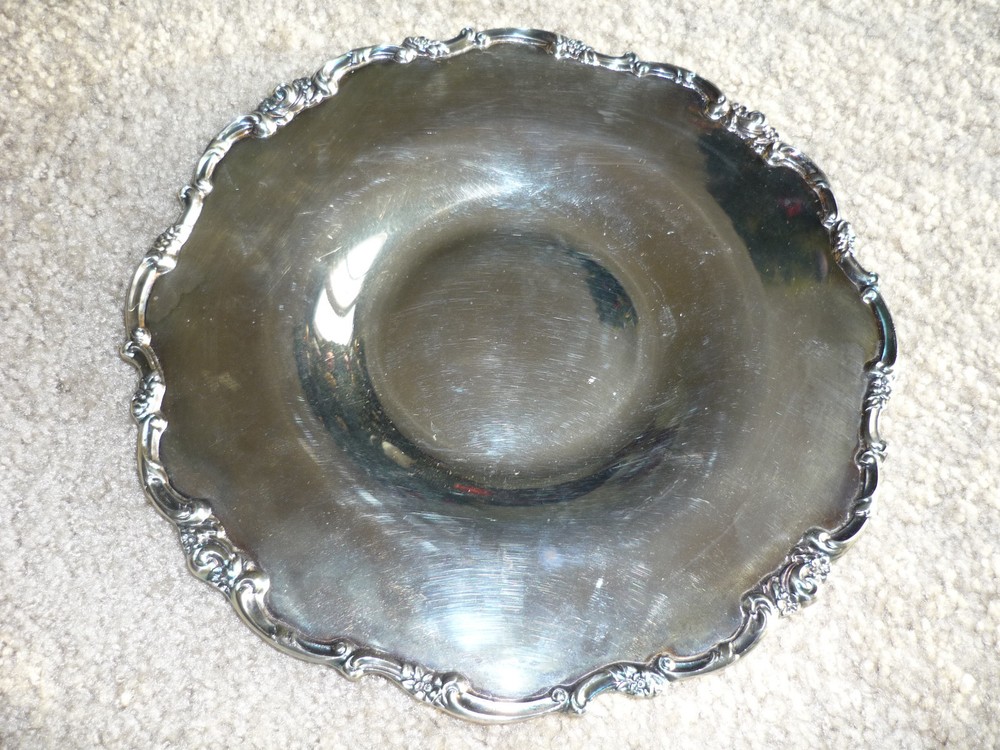 LUNT SILVERPLATE BON BON PLATE/ 'DELICACY' PATTERN