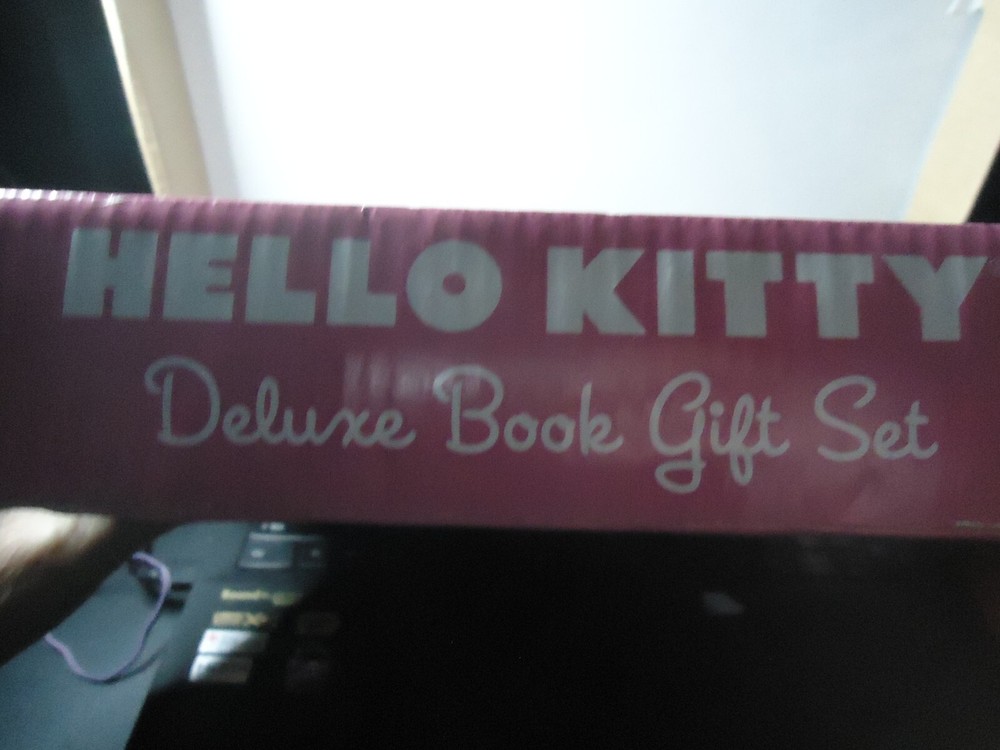 Hello Kitty Deluxe Book Gift Set Reading and Activities