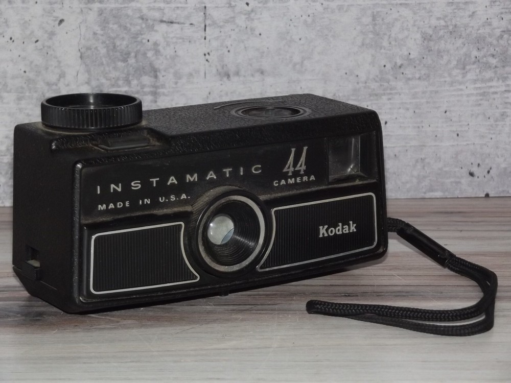 Kodak Instamatic 44 Camera Portable Instant Handheld Camera Untested B51