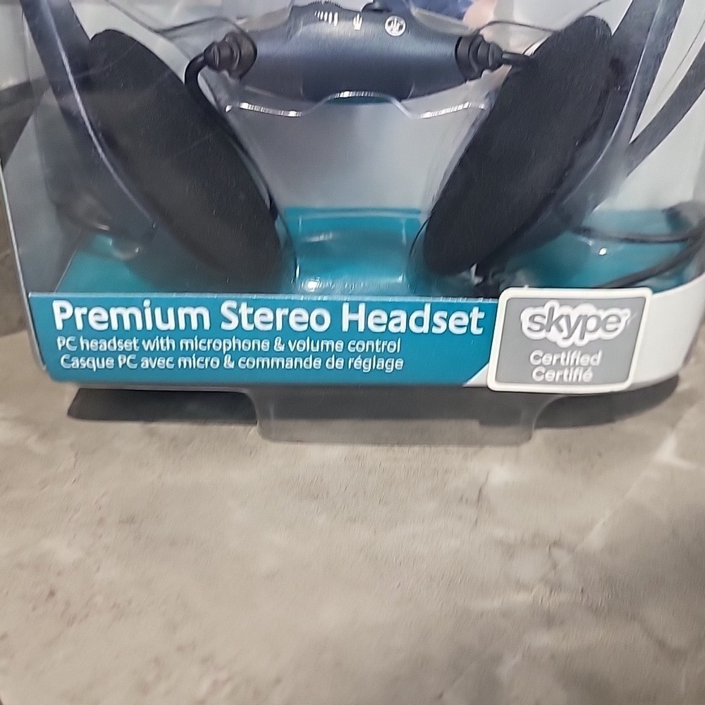 Logitech PC Premium Stereo Headset with Microphone & Volume Control *Read*