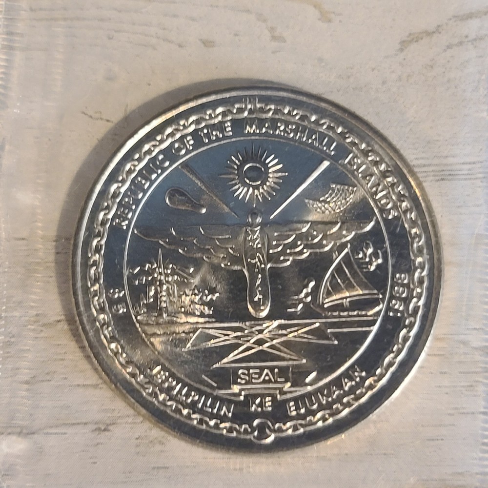 1988 Marshall Islands $5 Coin Space Shuttle