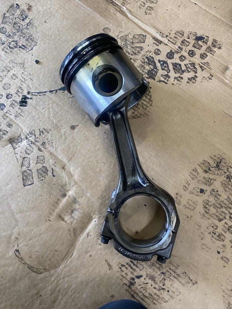 8.9 ISL Cummins Connecting Rod & Piston ML6NEW8