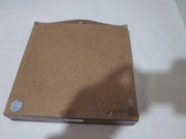 thimbles 30 in glass fonted display case old used