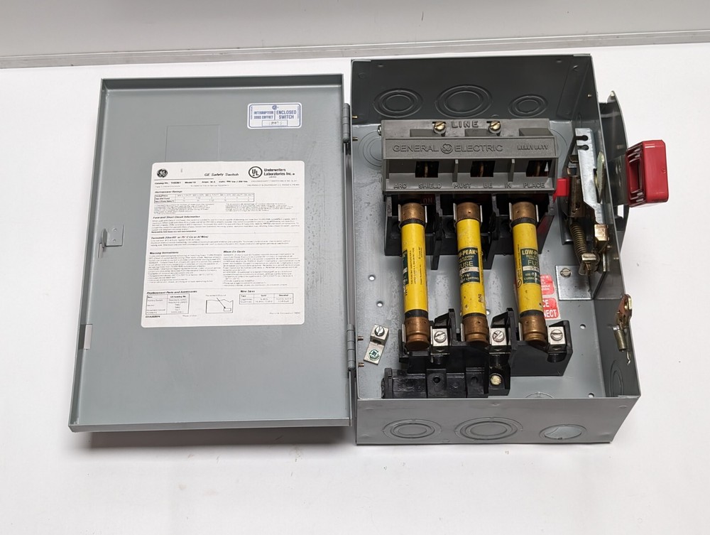 GENERAL ELECTRIC TH3361 Model 10 Safety Switch (USED).