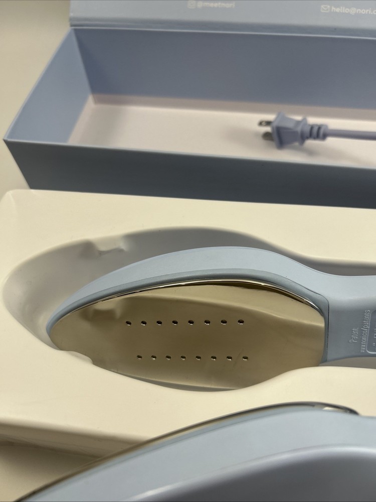 NORI Press Steam Iron Light Blue