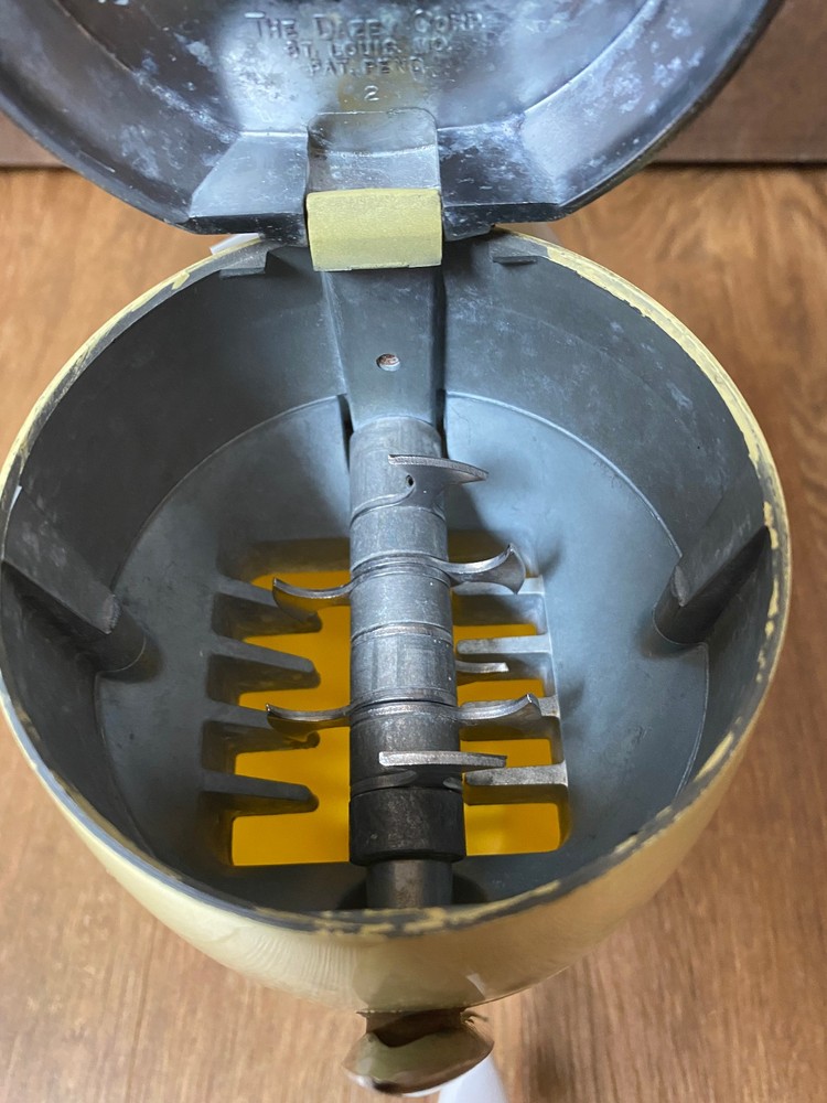 Dazey Retro Ice Crusher Yellow Rocket Iceramic 1950’s