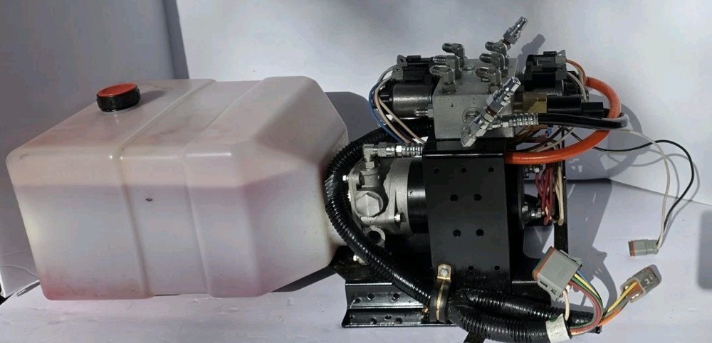 Lippert LCI 433523 Unidirectional Hydraulic Pump 7 Quart Slide Out & Leveling