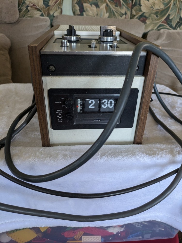 Very rare SONY TT-100 TUNER TIMER ORIGINAL powers on