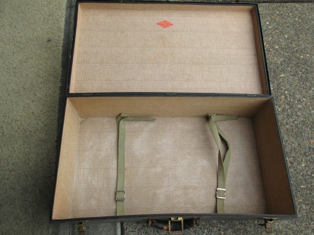 Herkert & Meisel Suitcase or Salesman display case