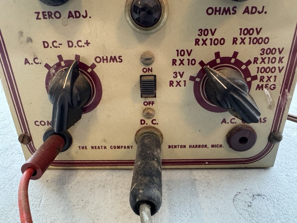 HEATHKIT V-4A VACUUM TUBE VOLTMETER - Powers On