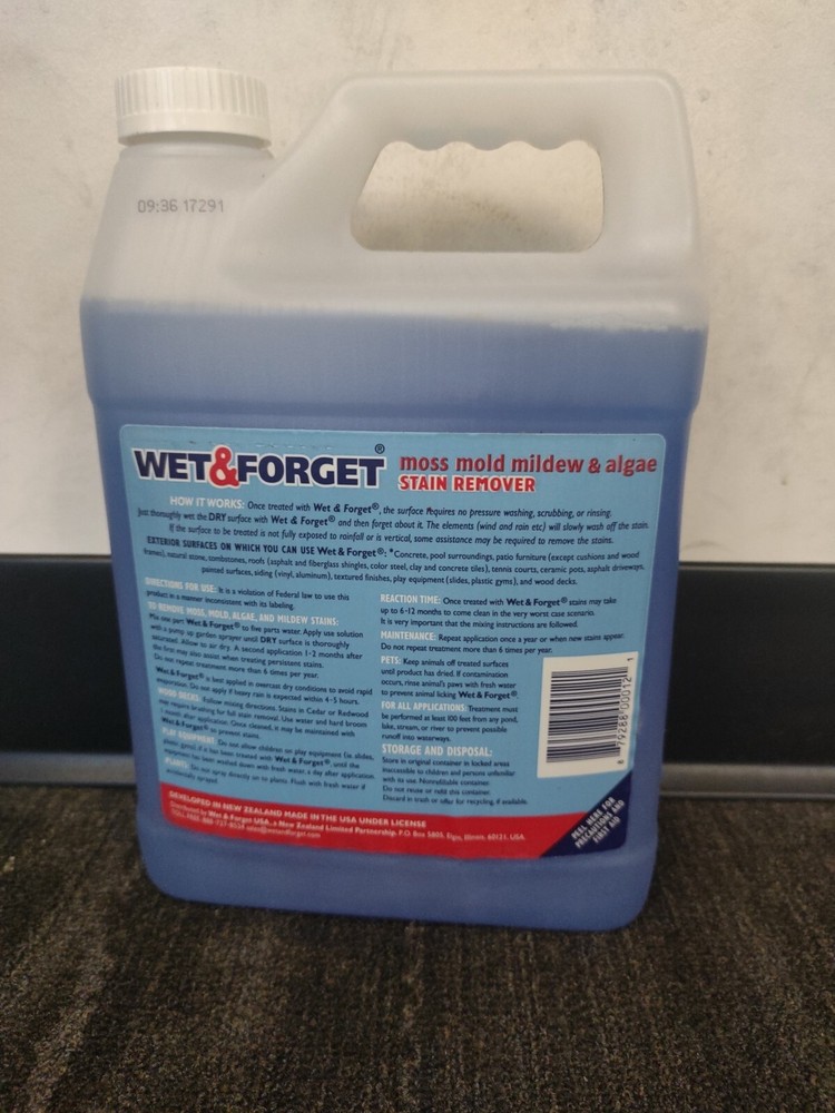 Wet & Forget Moss Mold Mildew Algae Stain Remover Multi-Surface Cleaner 96 OZ