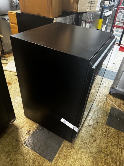 VWUS041BAB 24" Single Zone Compact Refrigerator with 41 Bottle Capacity