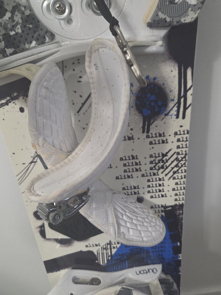 ALIBI Snowboard With Boots And Straps Connected (PLEASE READ DESCRIPTION)
