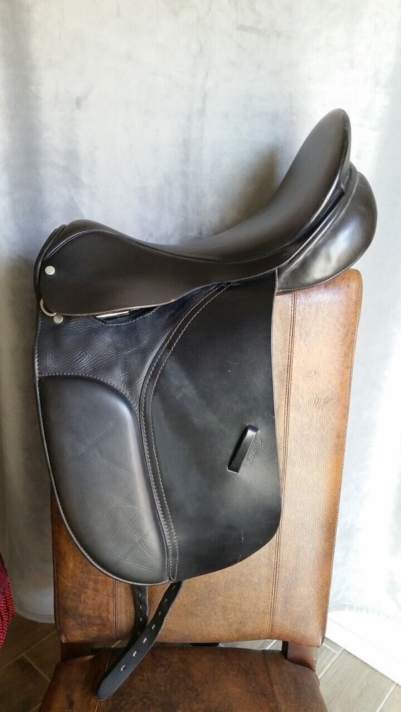 17 inch county competitor dressage saddle