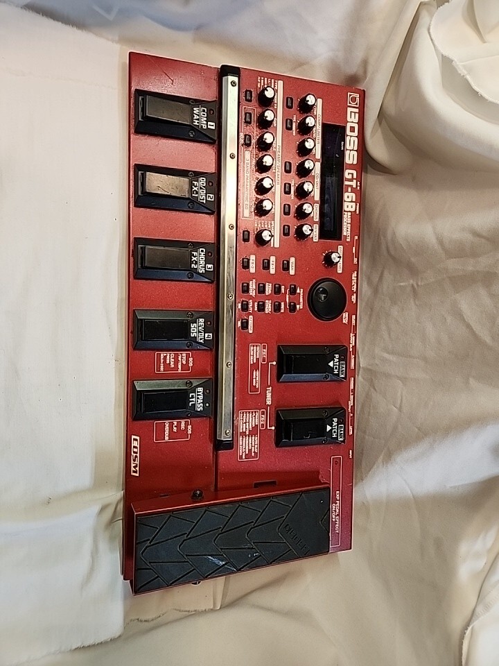 Red BOSS Bass Effects Processor GT-6B Guitar Multi-Effects Processor