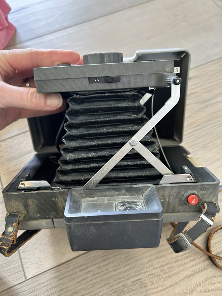 Vintage Polaroid 215 Land Camera With 268 Flash used