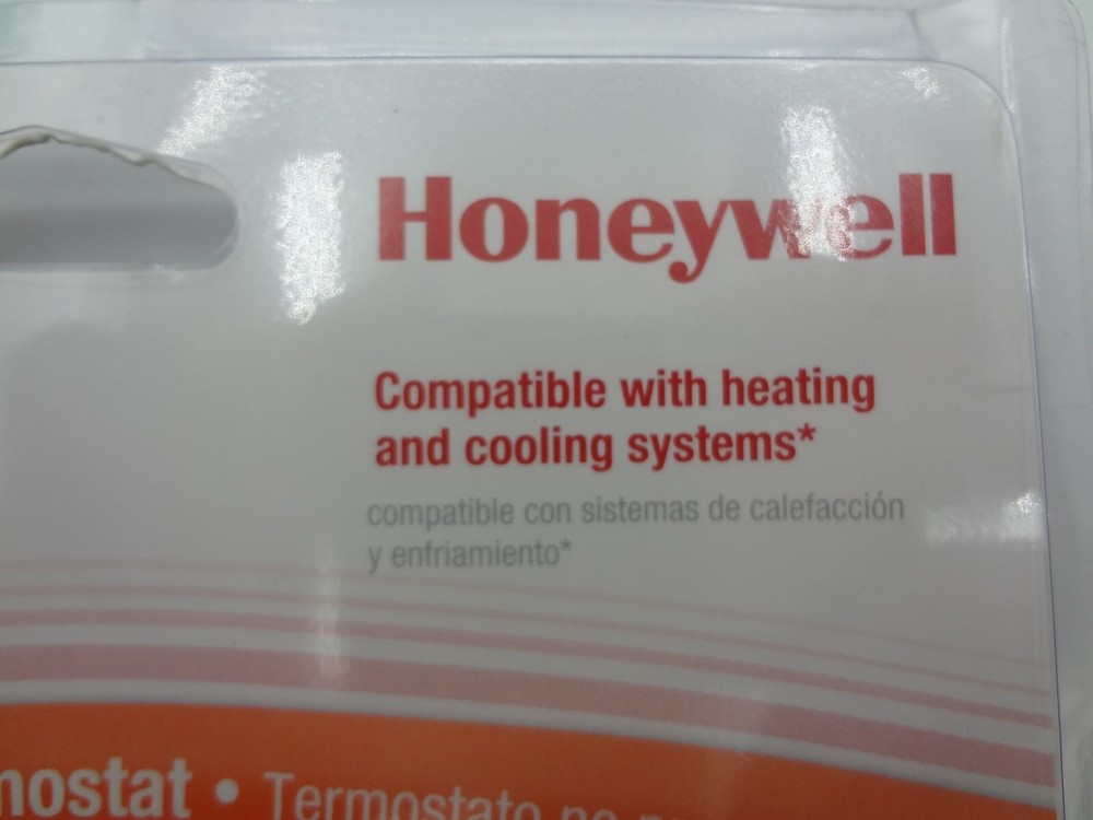 Honeywell Non-Programable Thermostat RTH111B NOS