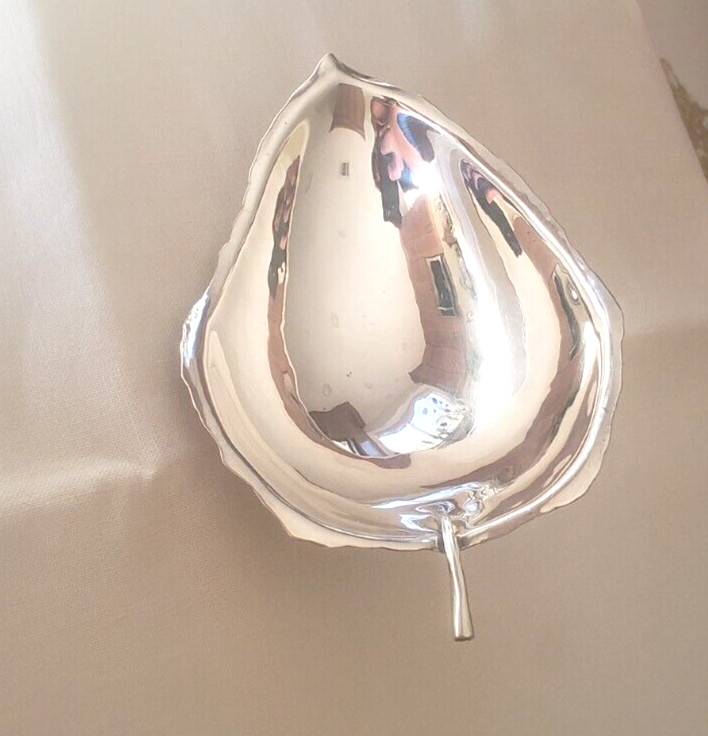 Alfredo Sciarrotta Sterling Silver Footed Leaf Shaped Bowl