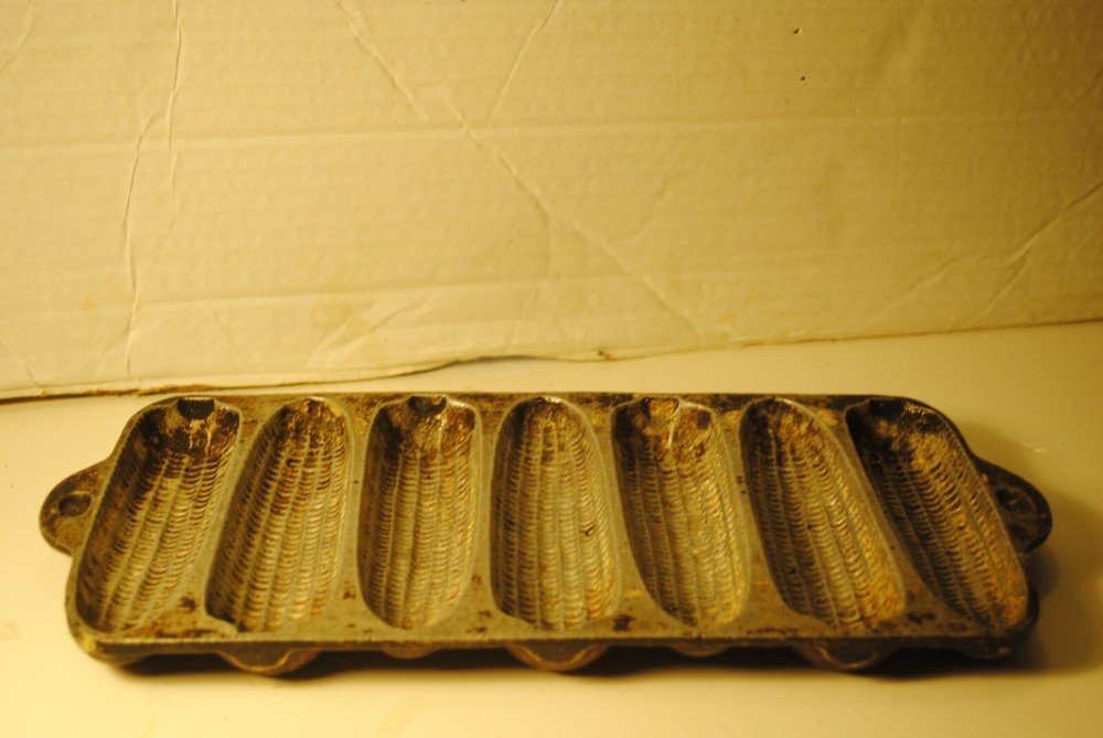 VTG Cast Iron Corn Pan Seven Corn Cobs