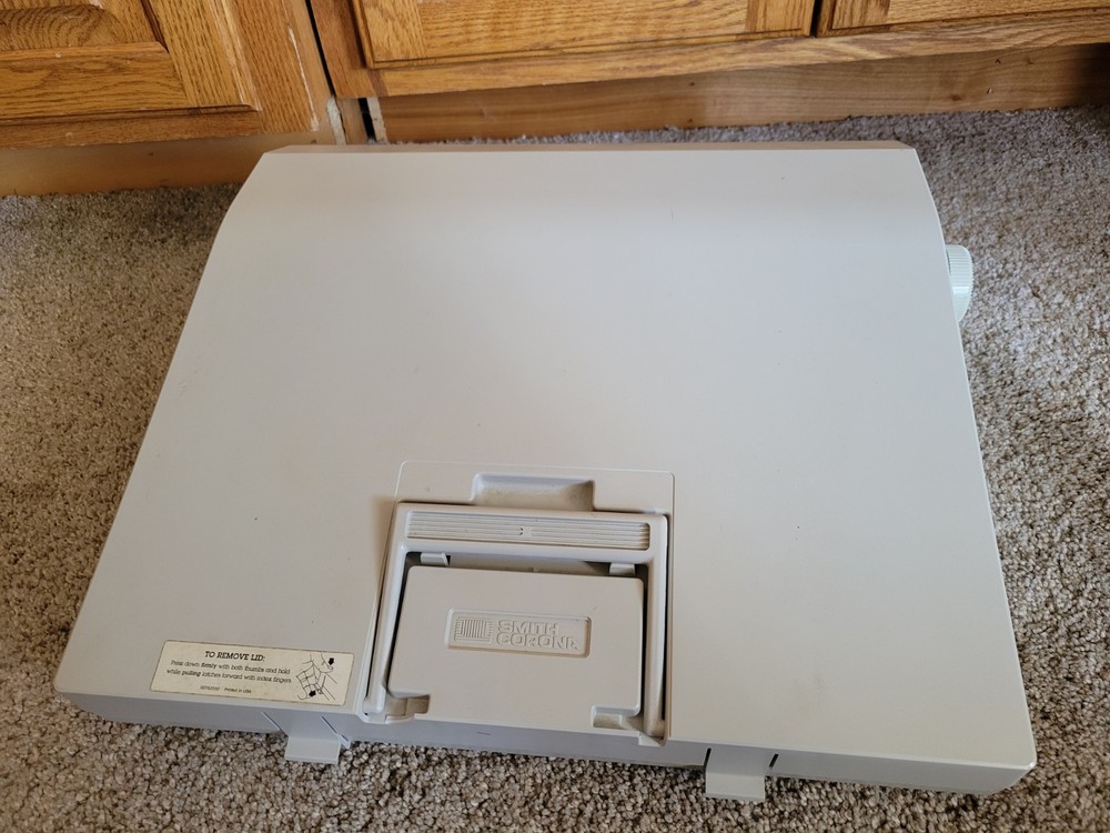 Smith Corona XD5500 Electric Spell Right-Dictionary Memory Typewriter Model 5P