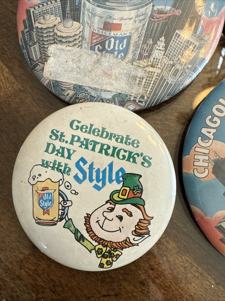 heilemans old style beer Button Lot