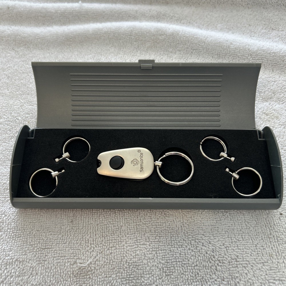 Samsonite Keychain Flashlight With Case Holds Up 5 Keys