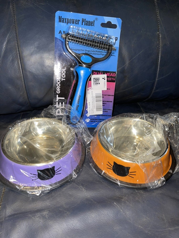 New Pet Cat Bowls and Brush Bundle