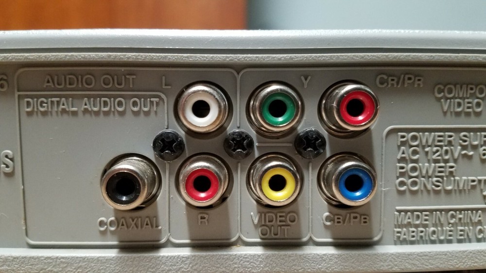 Emerson EWD7004 DVD Player