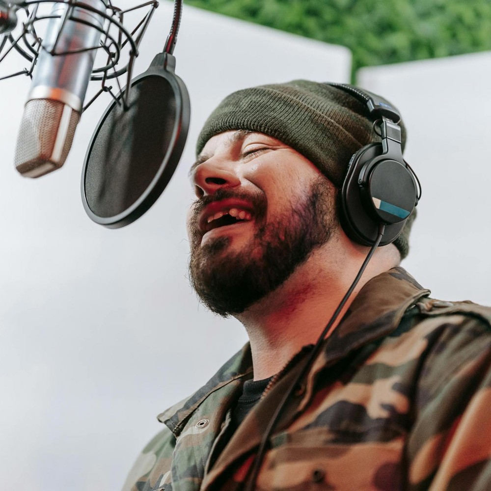 Professional Microphone Pop Filter Shield Dual Layered Wind Pop Screen with Clip