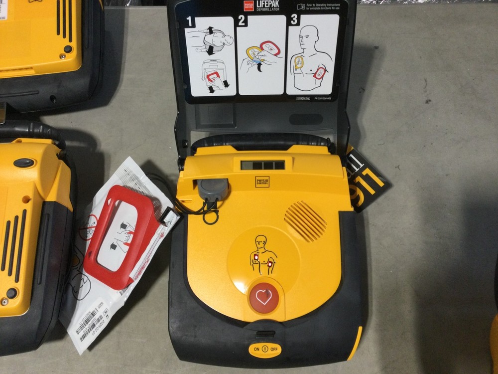 PHYSIO-CONTROL LIFEPAK CR PLUS W/CASE