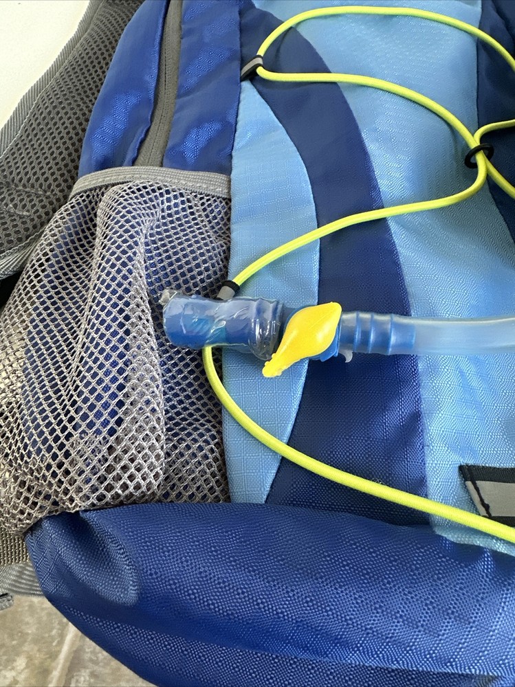 AdventureRidge NEW Hydration Backpack blue bladder hiking camping