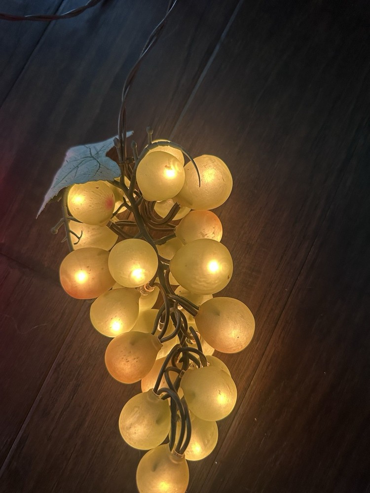Vintage Plastic Rubber Grape String Lights Working 25’ Long 6 Clusters Red/green
