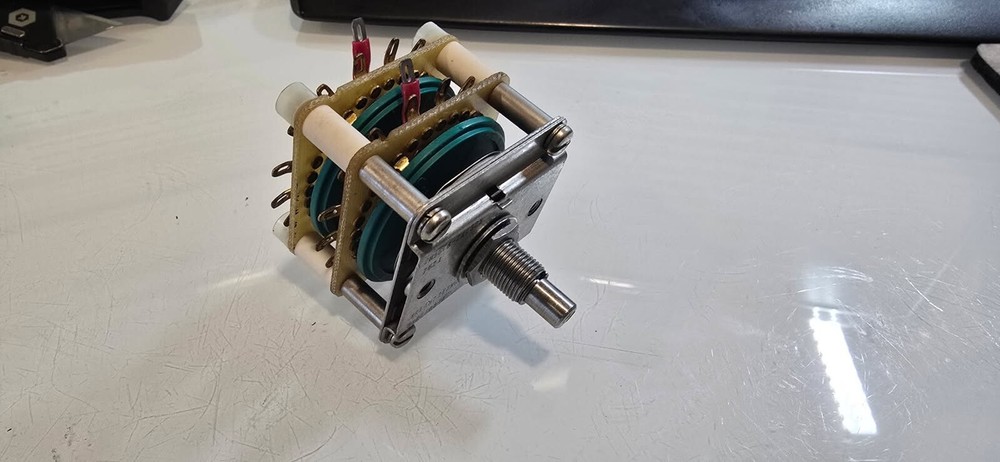 BENDIX CORP ROTARY SWITCH 2326704-4 5930-00-057-4752