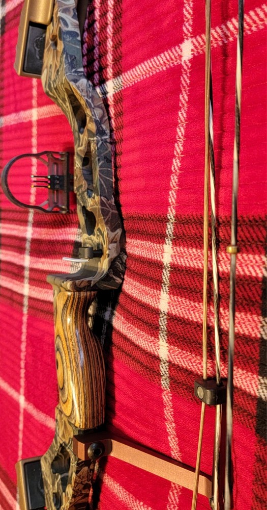 Fred Bear Code Compound Bow + Arrows and Case + QUICK shot Minty