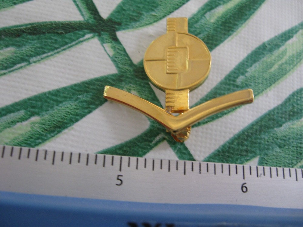 VTG USN US NAVY ENGINEERING AIDE 3rd CLASS PIN