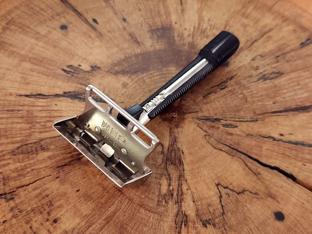GEM Pushbutton Chrome VTG Single Edge Safety Razor