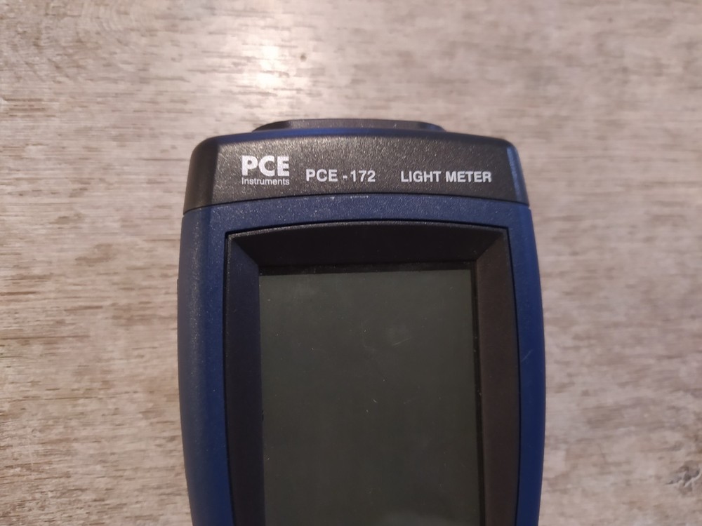 PCE INSTRUMENTS PCE-172 LIGHT METER