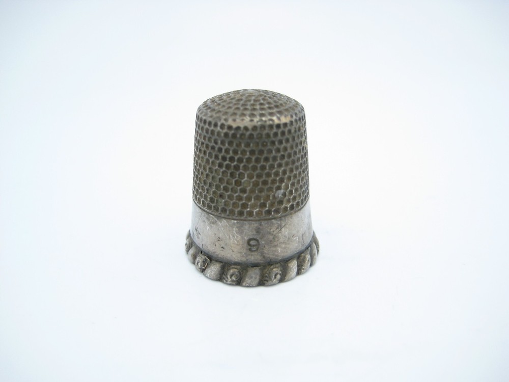 Antique Sterling Silver Sewing Thimble Size 9 Raised Wave Design Border