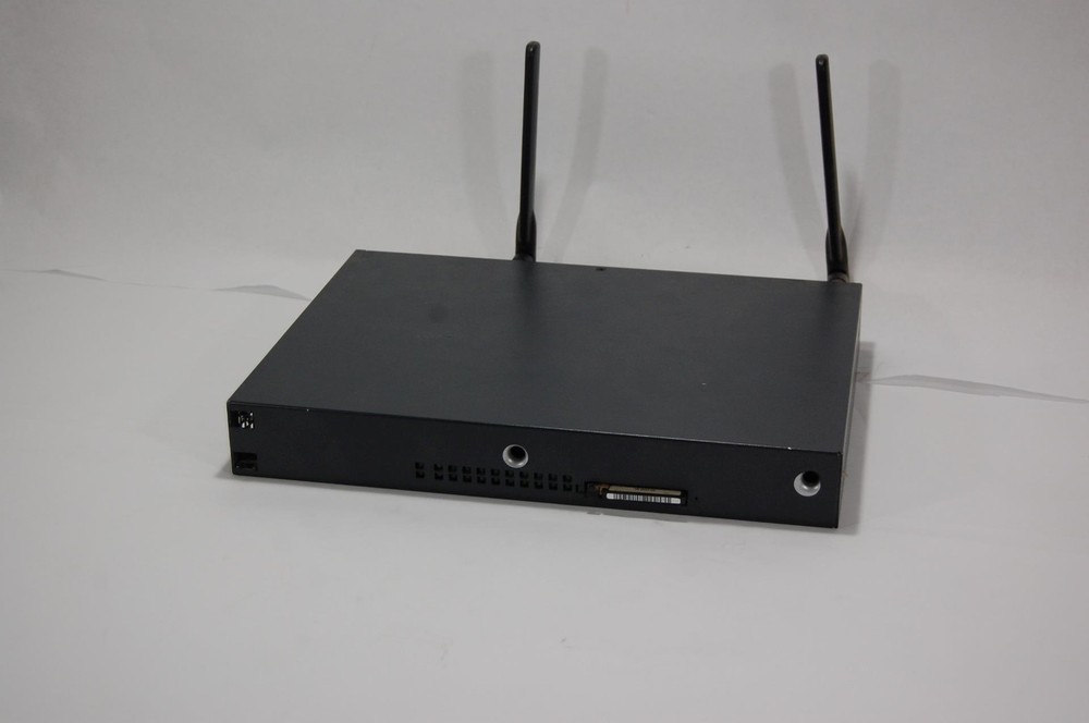 *READ Cisco CISCO1801W V07 Service Router w/ 64MB Compact Flash