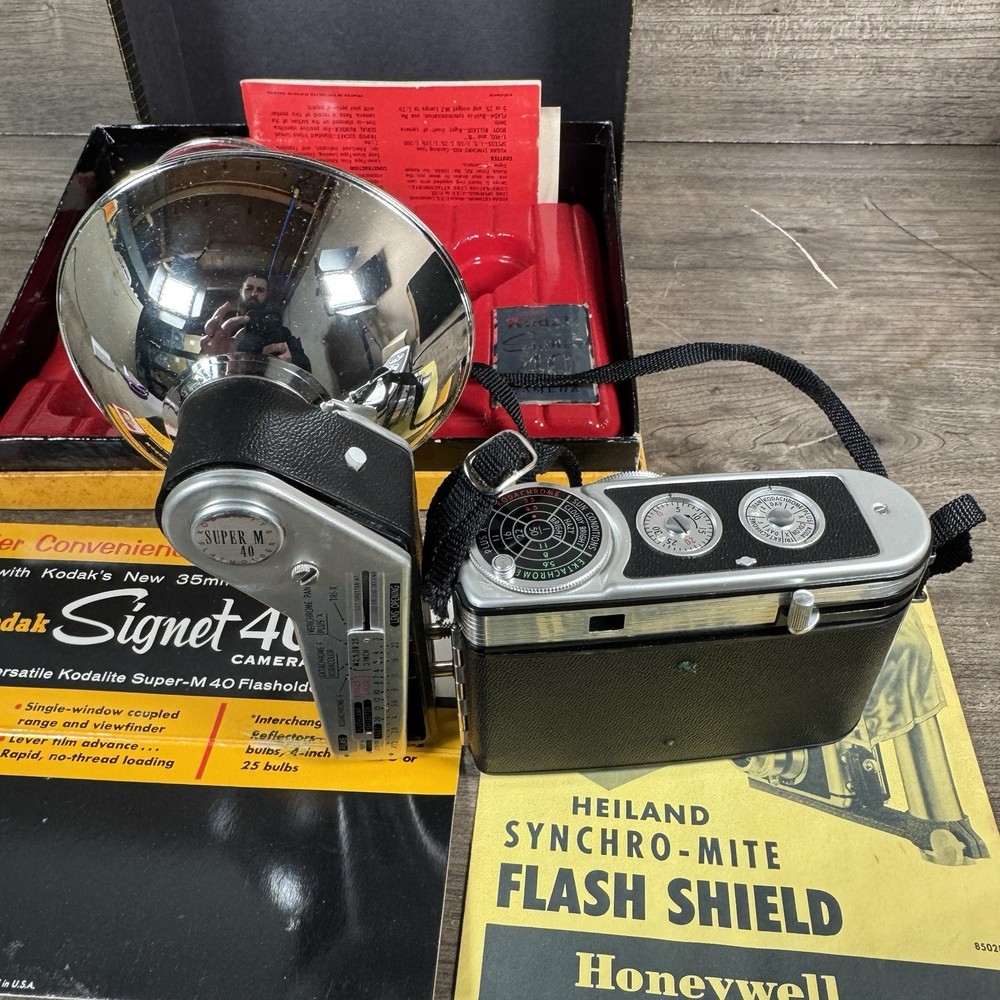 Kodak Signet 40 46mm Camera with Case & flash in Original Box