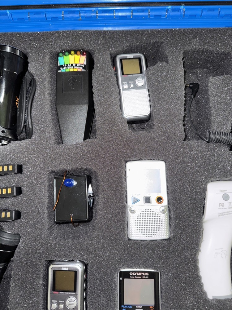 -GHOSTS HUNTING -Advanced Starter Set With Carrie Case ￼