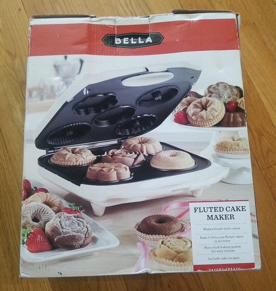 Non stick BELLA Fluted Bundt Style Cake Maker