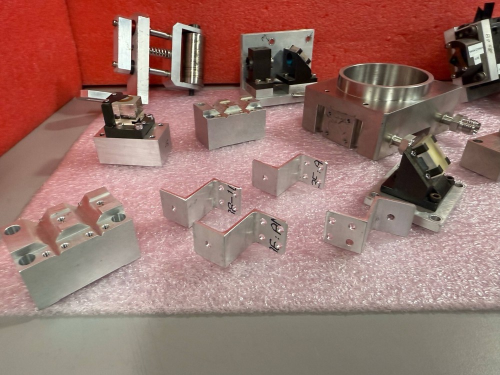 ASSORTED LOT NIKON INTERFEROMETER FLUORESCENCE FILTER CUBE NSR ASSEMBLY