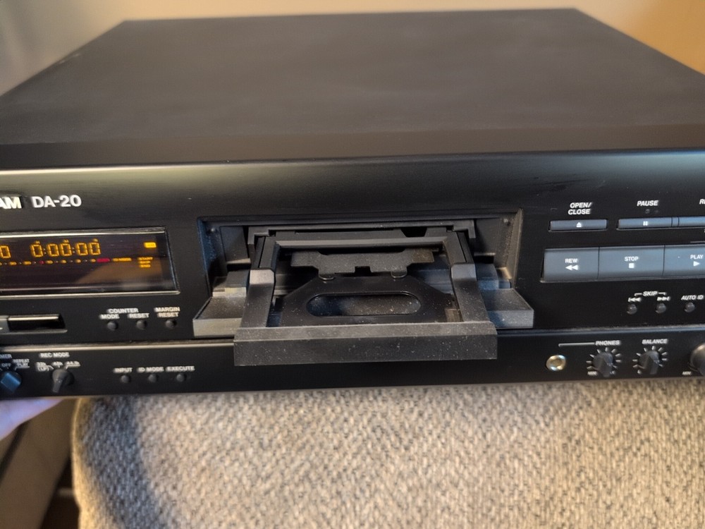 Tascam DA-20 Dat Machine with Rack Mount Full Working Order